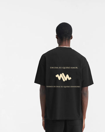 Camiseta Oversized UM DIA Preta